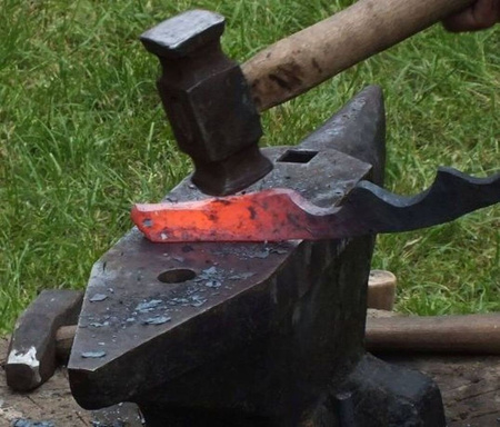 Standardowe kowadło dwurożne (waga: 25-100 kg) 27072720