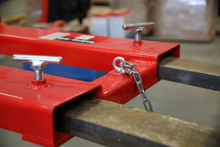 Uchwyt do beczek na wózek widłowy GermanTech (udźwig: 400 kg) 99782302