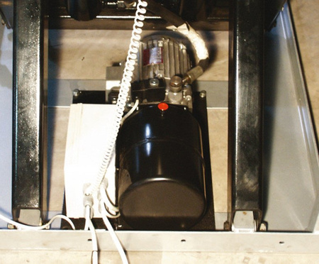 Stół podnośny elektryczny (wymiary platformy: 2000x1200 mm, udźwig: 4000 kg, wysokość podnoszenia min/max: 240-1050 mm) 3109776