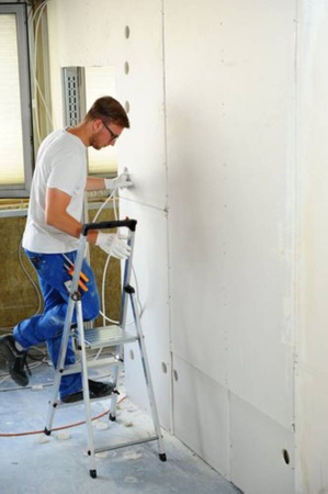 Drabina domowa wolnostojąca jednostronna 1x4 (maks. obciążenie do 150kg) 99680226