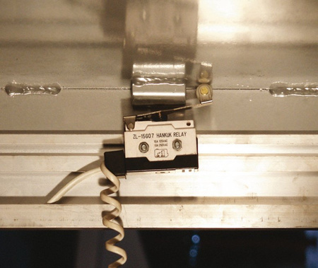 Stół podnośny elektryczny (wymiary platformy: 2000x1200 mm, udźwig: 4000 kg, wysokość podnoszenia min/max: 240-1050 mm) 3109776
