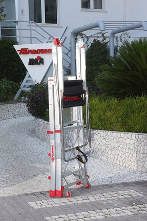 Drabina magazynowa jezdna FARAONE z wejściem jednostronnym (wysokość robocza: 310-418cm) 99679708