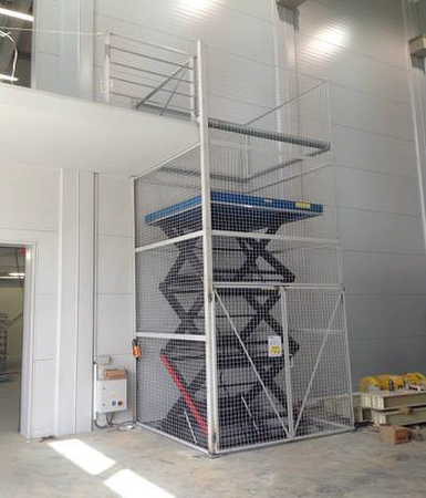 Podnośnik, podest nożycowy (udźwig: 2000 kg, wymiary platformy: 2700x1200mm, wysokość podnoszenia min/max: 750-4750 mm, moc: 3kW) 01876702