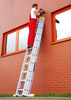 Drabina aluminiowa profesjonalna ALOSS FORTE 3x15 (wysokość robocza: 12,35m) + Aluminiowy uchwyt na kalenicę dach uniwersalny adaptacja 99682798