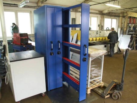 Szafa z 3 wysuwanymi przedziałami do opraw narzędziowych CNC (wymiary: 2120x1060x670 mm) 16083249