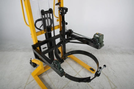 Podnośnik z funkcją przechyłu do beczek stalowych i plastikowych (udźwig 450 kg, wysokość podnoszenia: 1500 mm) 32283071