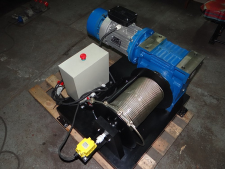 Treton Elektryczna wciągarka linowa 220mb (siła uciągu: 3700/2500kg, moc: 5,5kW 400V) 28876808