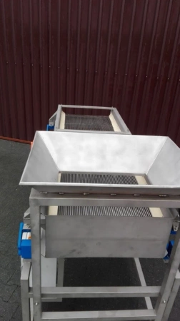 Przesiewacz ze stali nierdzewnej (powierzchnia robocza sita: 50 cm x 100 cm) 35278001