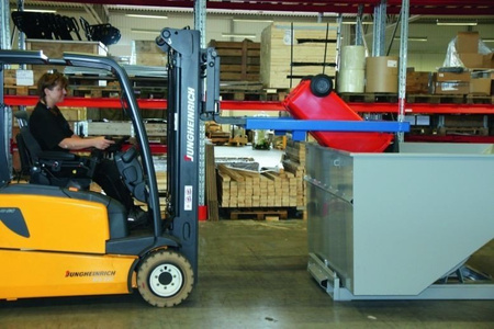 Uchwyt do opróżniania koszy na śmieci GermanTech (pojemniki od 40 do 400 L) 99724731