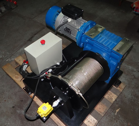 Treton Elektryczna wciągarka linowa (siła uciągu: 1000kg, długość liny: 50m, moc: 3,0kW 500V) 28875127