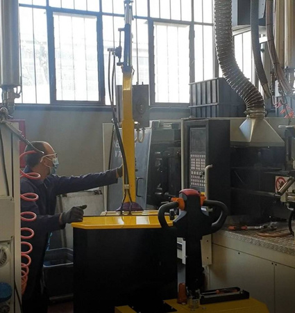 LIFERAIDA Żuraw elektryczny z ramieniem obrotowym - elektryczne sterowane za pomocą proporcjonalnych dźwigni (udźwig: 100-500 kg, maks. wysieg ramienia: 1430-1930 mm, maks. wysokość: 2737 mm) 03082027