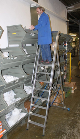 Drabina magazynowa KRAUSE Stabilo z dużym podestem (wysokość robocza: 3,40m) 99675010