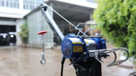 Elektryczna wciągarka linowa przenośna z akumulatorem (udźwig: 200 kg, długość liny: 12m, moc: 320W) 85083116