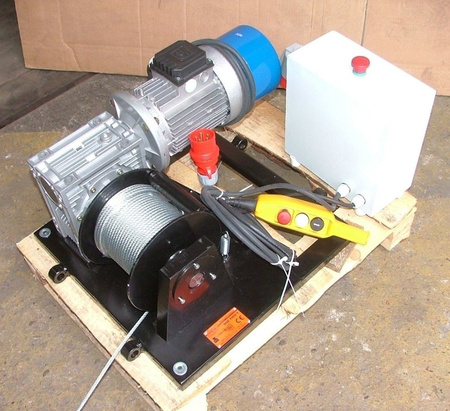 Treton Elektryczna wciągarka linowa, bez liny (siła uciągu: 525 kg, moc: 3,0kW 400V) lina 100m 28875126