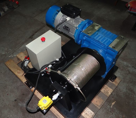 Treton Elektryczna wciągarka bez liny (siła uciągu: 2300/1100 kg, moc: 7,5kW 400V) 28869065