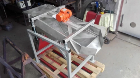 Przesiewacz ze stali nierdzewnej (powierzchnia robocza sita: 50 cm x 100 cm) 35278001