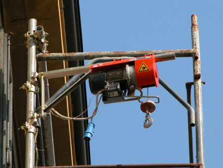 Wciągarka budowlana elektryczna (udźwig: 150 kg, długość liny: 18 m, moc: 0,65 kW) 47681841