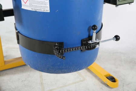 Podnośnik z funkcją przechyłu do beczek stalowych i plastikowych (udźwig 450 kg, wysokość podnoszenia: 1500 mm) 32283071