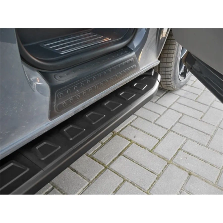 Stopnie boczne, czarne - Mitsubishi L200 2005-2015 (długość: 182 cm) 01665040