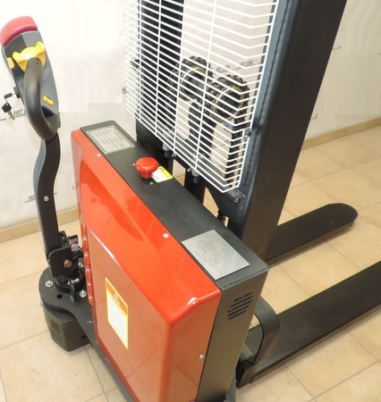 Wózek podnośnikowy elektryczny (udźwig: 1000 kg, wysokość podnoszenia: 90-1600 mm) 00579157