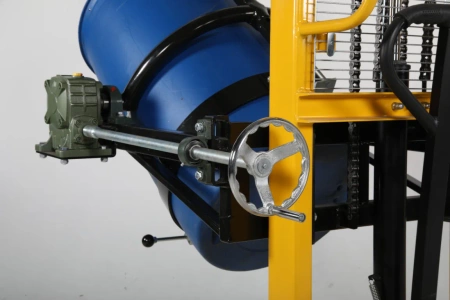 Podnośnik z funkcją przechyłu do beczek stalowych i plastikowych (udźwig 450 kg, wysokość podnoszenia: 1500 mm) 32283071