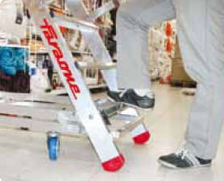 Drabina magazynowa jezdna FARAONE z wejściem jednostronnym (wysokość robocza: 4,23m) 99675064