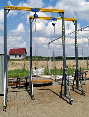 Wyciągarka mobilna z wyciągarką łańcuchową ręczną (udźwig: 1 T, wysokość całkowita: 3200mm, szerokość w prześwicie: 2500mm, wysokość podnoszenia: 2500mm) 50471613