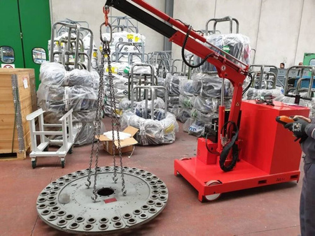 LIFERAIDA Żuraw z ramieniem stałym w pełni elektryczne, wysięgnik podwójny - za pomocą proporcjonalnego sterowania radiowegoregulowana prędkość (udźwig: 1000 kg, maks. wysieg ramienia: 2200 mm, maks. wysokość: 3750 mm) 03082039
